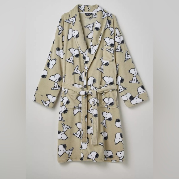 Urban Outfitters Other - NWOT Urban Outfitters Peanuts Snoopy Pattern Robe One Size